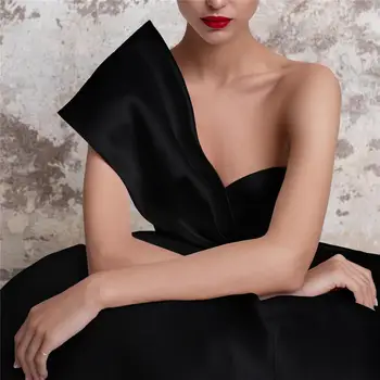 2022 Елегантна вечерна рокля с едно рамо с деколте сърце Черна рокля без ръкави, с по-голяма опашка и Дълги рокли за абитуриентски бал.