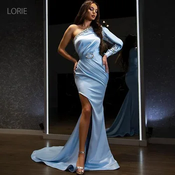 ЛОРИ Арабски вечерни рокли 2021 С гънки на рамо с цепка отстрани Сатен Русалка от мъниста Светло сини рокли за бала в Дубай Вечерни рокли